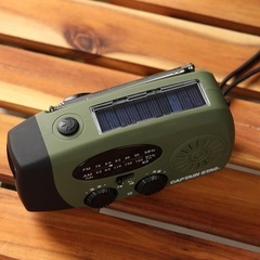 LEDライト モバイルバッテリー ラジオ 手回し ソーラーパネル 防災グッズ 懐中電灯　の画像