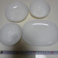 白色のお皿　4枚セットの画像