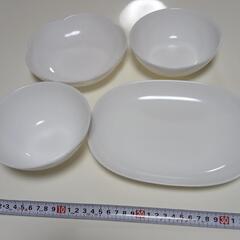 白色のお皿　4枚セットの画像