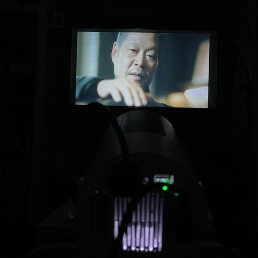 プロジェクター&スクリーンセット！ほぼ新品！早い者勝ち！