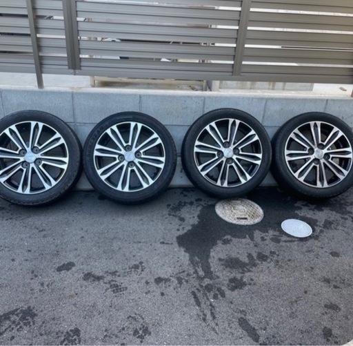 取引中 
タイヤ　ホイール　ダイハツ　4本セット