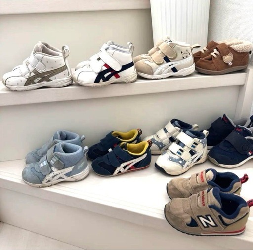 アシックス　ニューバランス　スニーカー