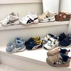 アシックス　ニューバランス　スニーカー　