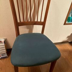 【無料でお譲りします】【引き渡し日限定】青の座面のダイニングチェア 2脚 _17C