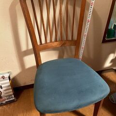 【無料でお譲りします】【引き渡し日限定】青の座面のダイニングチェア 2脚 _17Cの画像