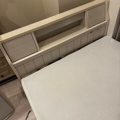 【5/24(土) 14:00-18:00頃取りに来られる方限定】セミダブルニトリ棚・コンセント付きチェストベッドフレーム＆モットンマットレスの画像