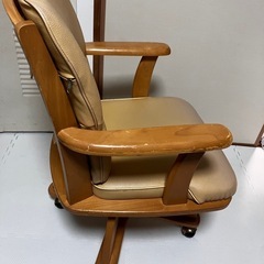 回転式キャスター付きチェアの画像