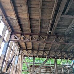 古民家の建築用の梁材、柱、床板の木材を安く販売しますの画像