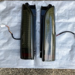 200系ハイエース テールランプ ジャンク品 部品取り品