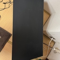 三角形型テレビ台の画像