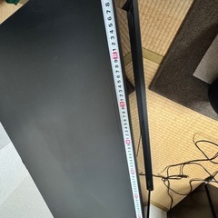 三角形型テレビ台の画像