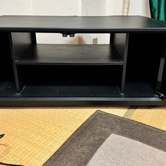 三角形型テレビ台の画像