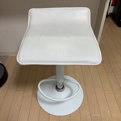 白チェア
