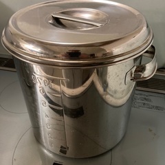 丸型キッチンポット  ステンレスキッチンポット  蓋付き　 目盛付き   持ち手付き ７L〜８L（２）の画像