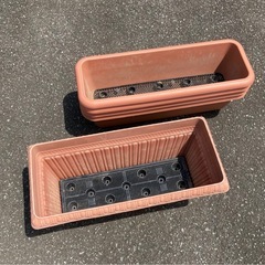 テラコッタ風プランター5個
