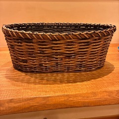 籐のカゴ　ラウンド型　物入れ
