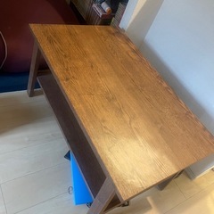 木製テーブル