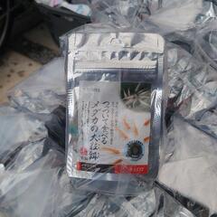 つっいて食べるメダカの餌の画像