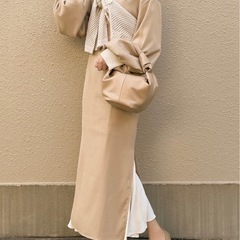 【定価¥6700タグ付き】パフスリーブIラインワンピース  Mサイズ ベージュ/Louere（ルエレ）の画像