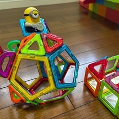 磁石のおもちゃ　マグフォーマー　アルファベットのプレート　タイヤ