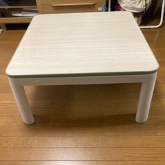 テーブル
