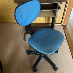 パソコン台と椅子　お値引きしますの画像