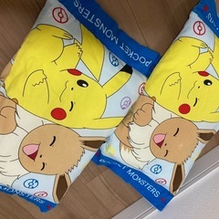 ピカチュウ イーヴイ 枕 2つの画像