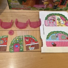 こえだちゃんと木のおうちの画像