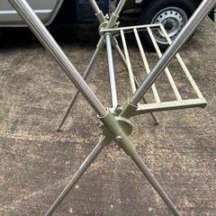 折りたたみ式室内物干しの画像