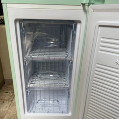 【引取】グランドライン 1ドア レトロ冷凍庫 ６０L★2020年製★動作確認済みの画像