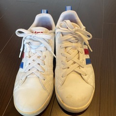 adidas スニーカーの画像