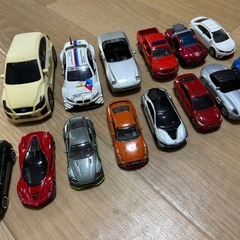 車のおもちゃの画像