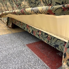 HERITAGE(ドレクセルヘリテイジ)　エレガントなボタニカル柄が魅力的な3人掛けソファ　大阪市発の画像