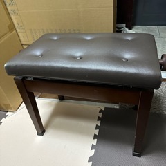 ピアノ椅子の画像
