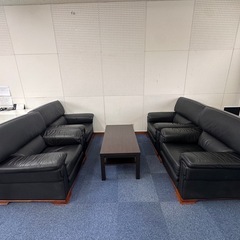 応接室革ソファー