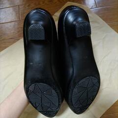 黒パンプス 24cmの画像