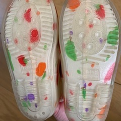 はらぺこあおむしレインブーツの画像