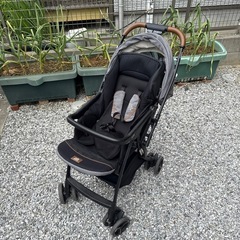 Joie(ジョイー)ベビーカー　ボタンで4輪全部動くので横スライ...
