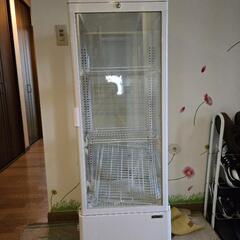 直冷式の4面ガラス冷蔵ショーケース
