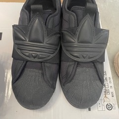 adidas スニーカー 紐なし