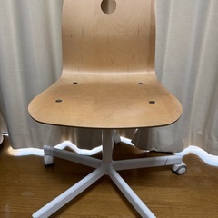 イケア ローラー付き椅子の画像