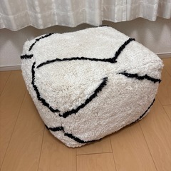 スツール　椅子　イス　腰かけ　オットマン　
モロッカン柄の画像