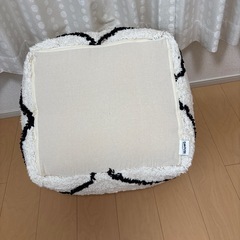 スツール　椅子　イス　腰かけ　オットマン　
モロッカン柄の画像