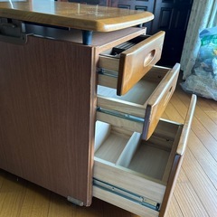 お値下げ⭐️昇降テーブル付サイドチェストの画像