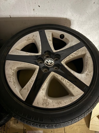 タイヤホイール　プリウス50