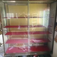 ガラスのショーケース