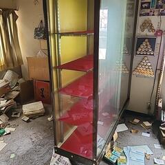 ガラスのショーケースの画像