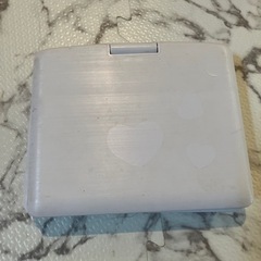 DVDプレイヤー　（画面は中で割れています。