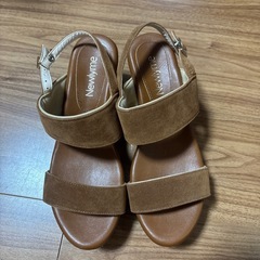 茶色サンダル