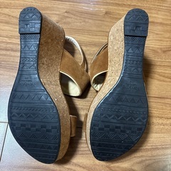 茶色サンダルの画像